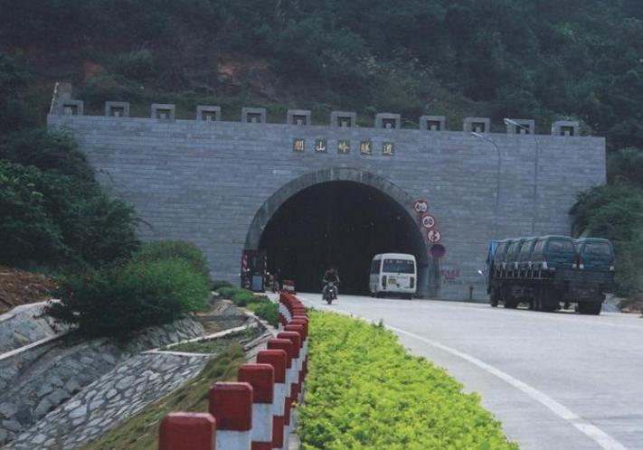 詳述山嶺隧道施工安全風(fēng)險(xiǎn)辨識(shí)